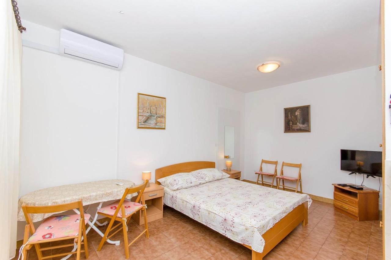 פוסטיר Apartments Goran מראה חיצוני תמונה