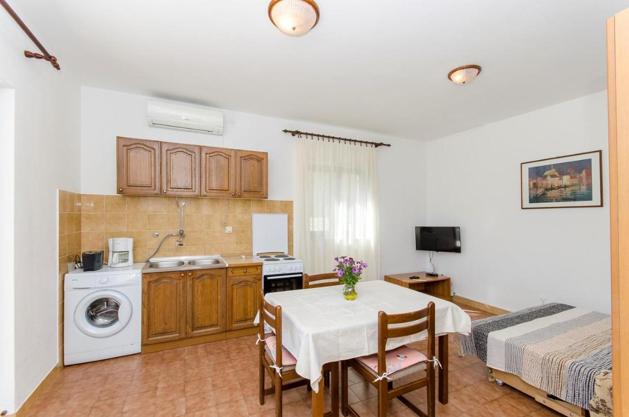 פוסטיר Apartments Goran מראה חיצוני תמונה