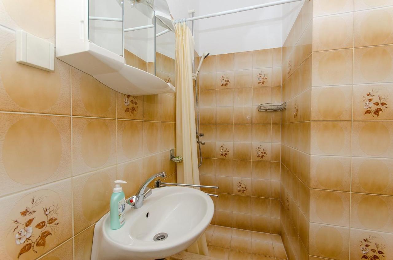 פוסטיר Apartments Goran מראה חיצוני תמונה