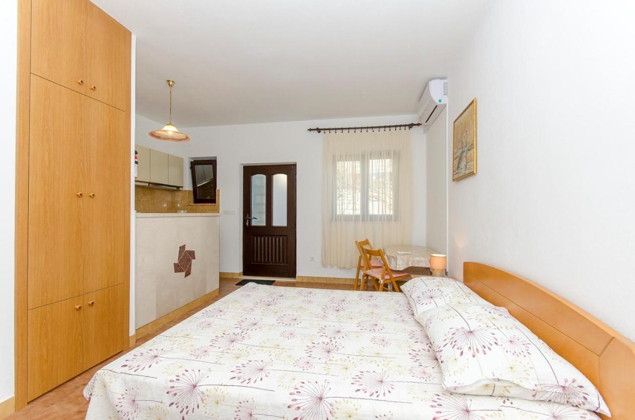 פוסטיר Apartments Goran מראה חיצוני תמונה